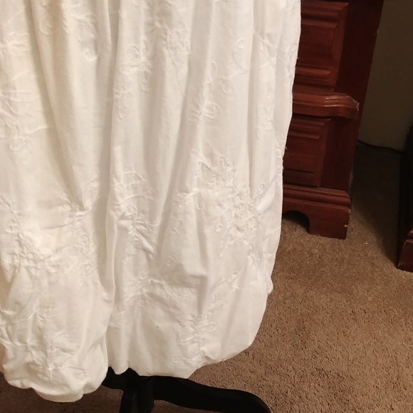 Simple White Halter Dress - Picture 2 of 4